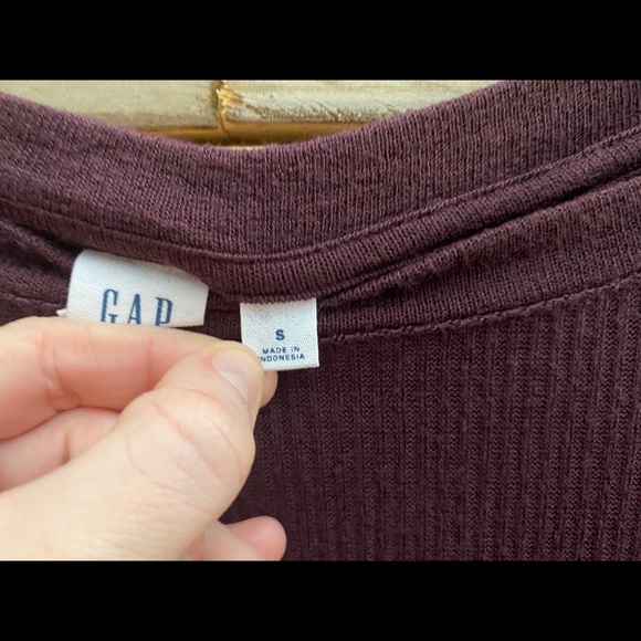 GAP Maroon/Purple Long Sleeve; ties at wrist (Sm) - Picture 4 of 8